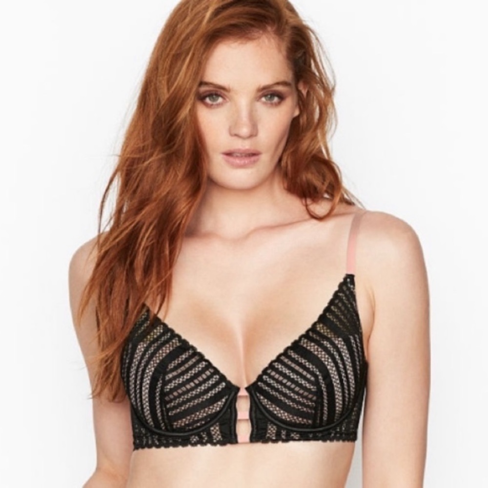 Victoria’s Secret 32DD Lightly lined plunge